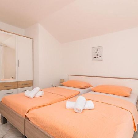 Apartments Mikulic Biograd Na Moru Buitenkant foto