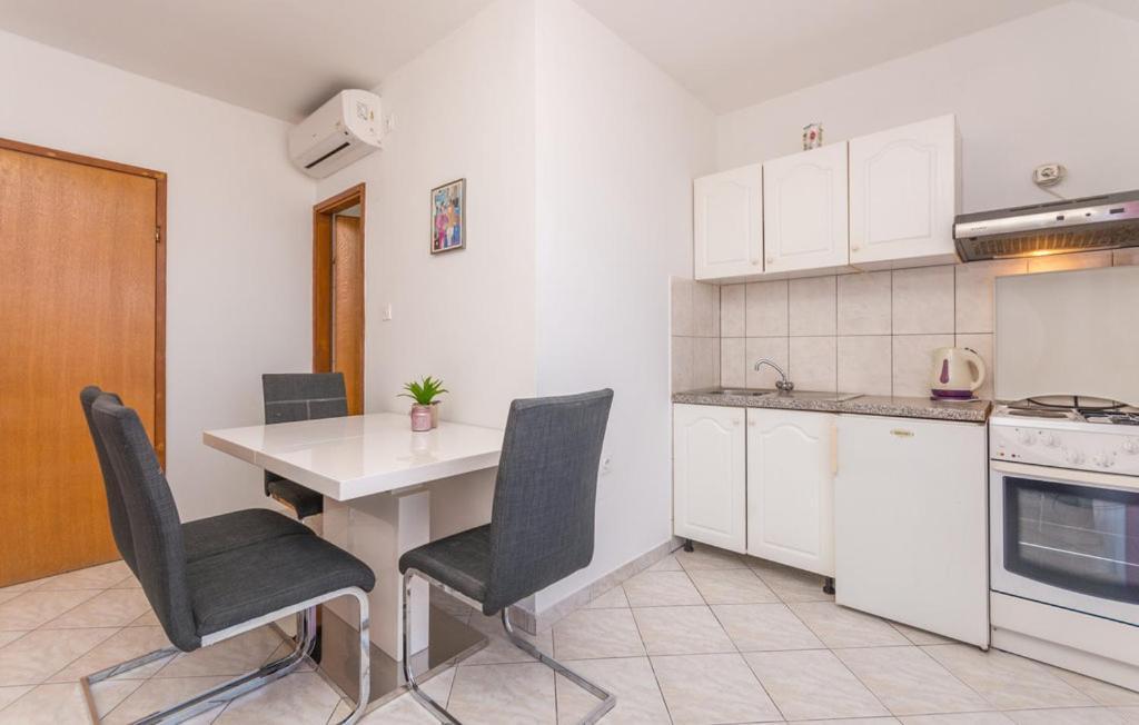 Apartments Mikulic Biograd Na Moru Buitenkant foto